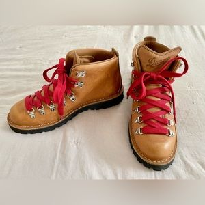 Danner Mountain Light Cascade hiking boot 9.5 / 40.5